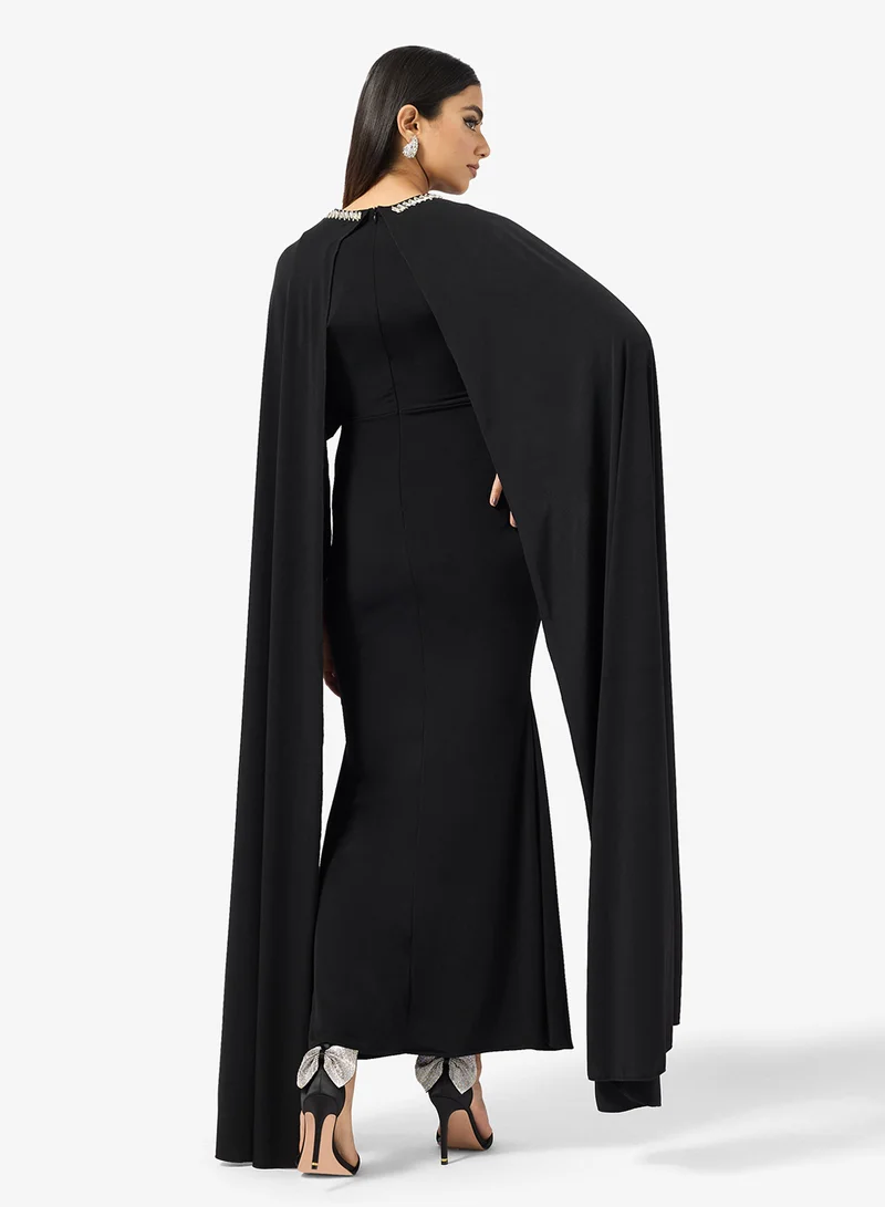 خزانة Dress With Trailing Cape